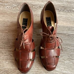 Gorgeous Vintage 90s Fisherman Style Chunky Heels